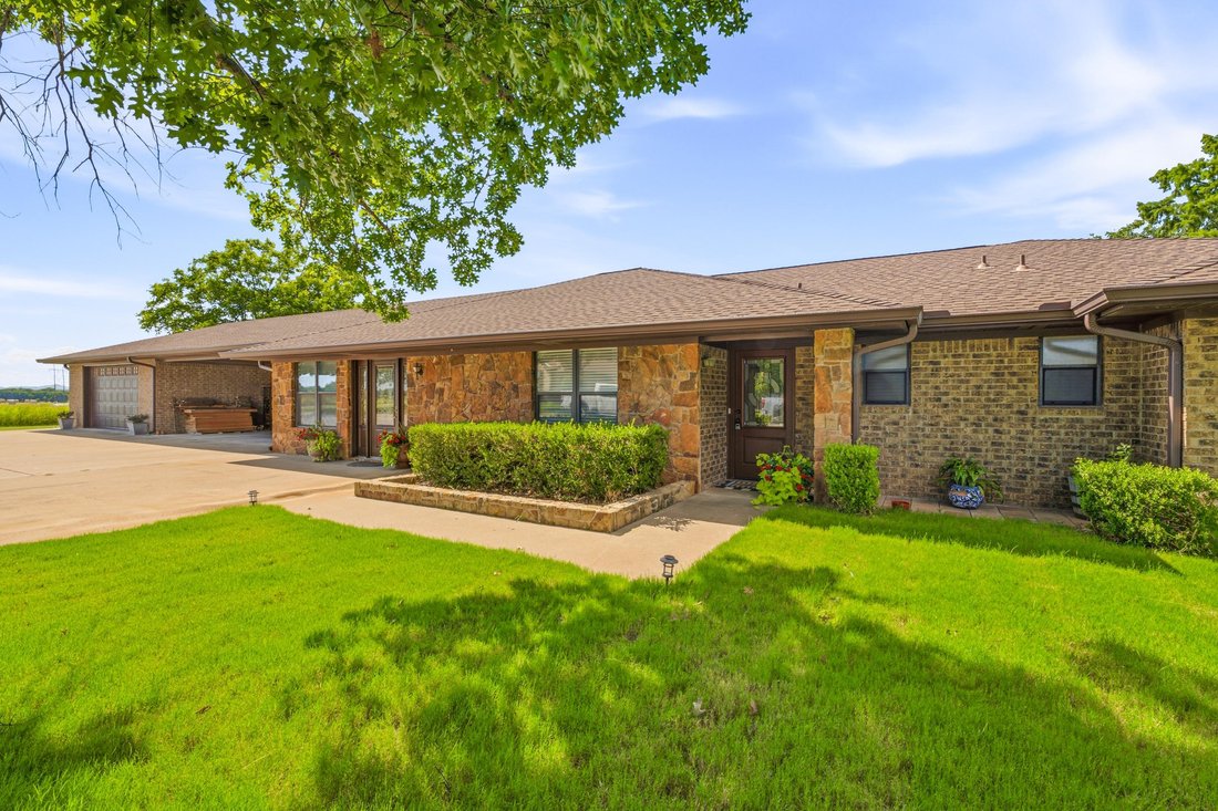 House in Graham, Texas, United States 5 - 16946490