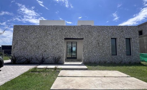 House in Dique Luján, Buenos Aires Province, Argentina 1