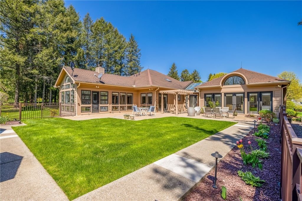 House in Pittsford, New York, United States 4 - 18293280