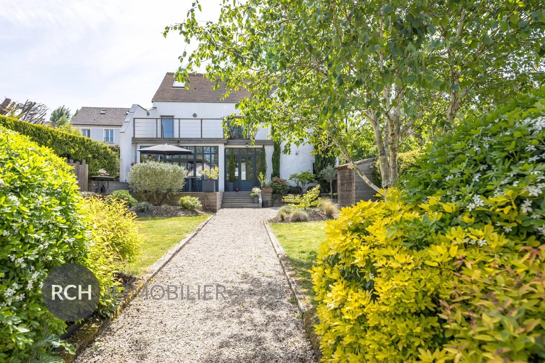 House in Montfort-l'Amaury, Ile-de-France, France 1 - 18291142