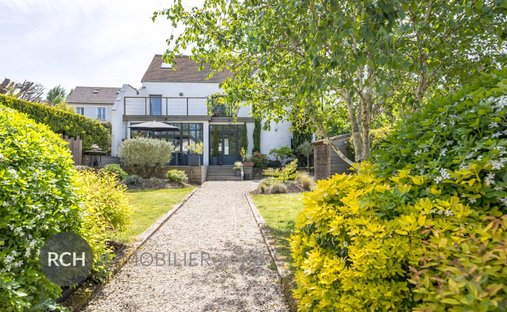 House in Mere, Ile-de-France, France 1