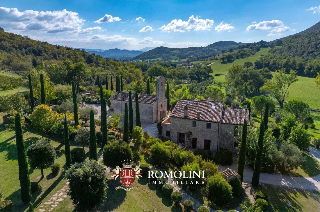 Villa in Umbertide, Umbria, Italy 1 - 16609612