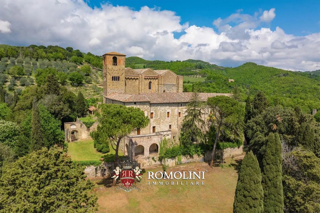 Estate in Historic Center, Perugia, Italy 3 - 17439120