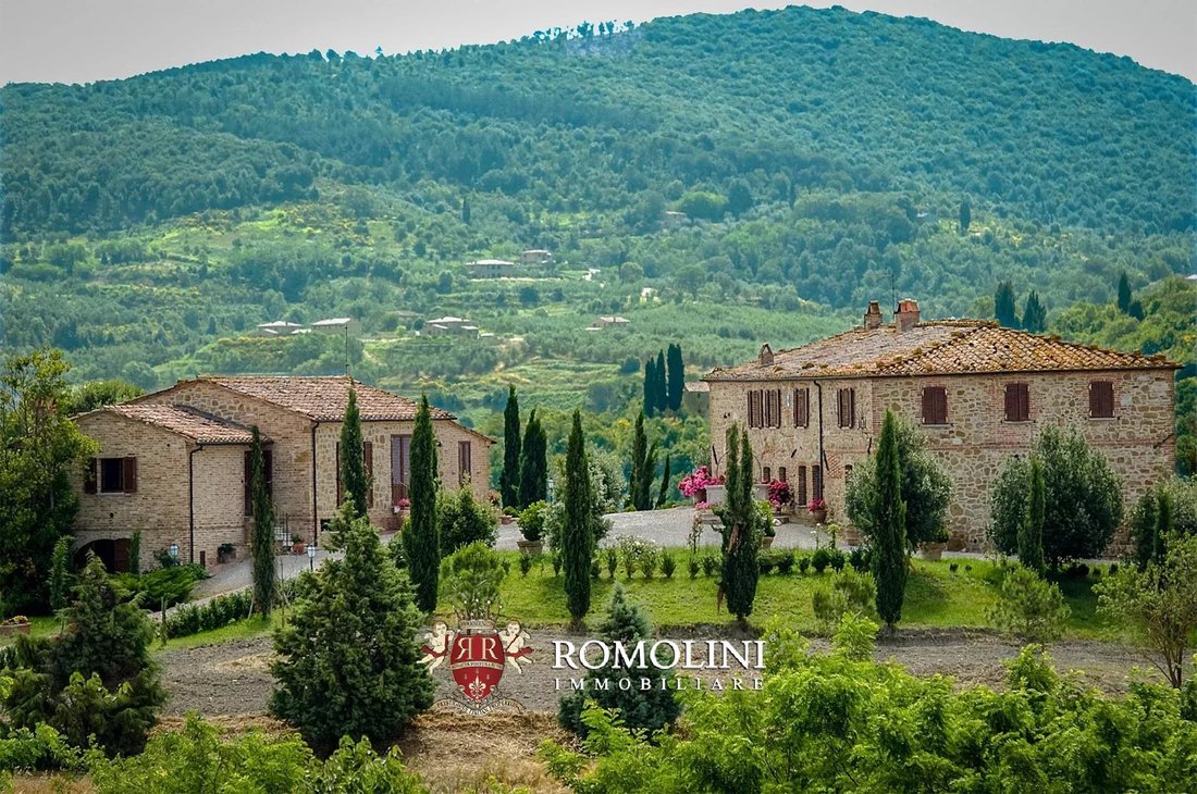 Estate in San Giovanni d'Asso, Tuscany, Italy 2 - 15665038