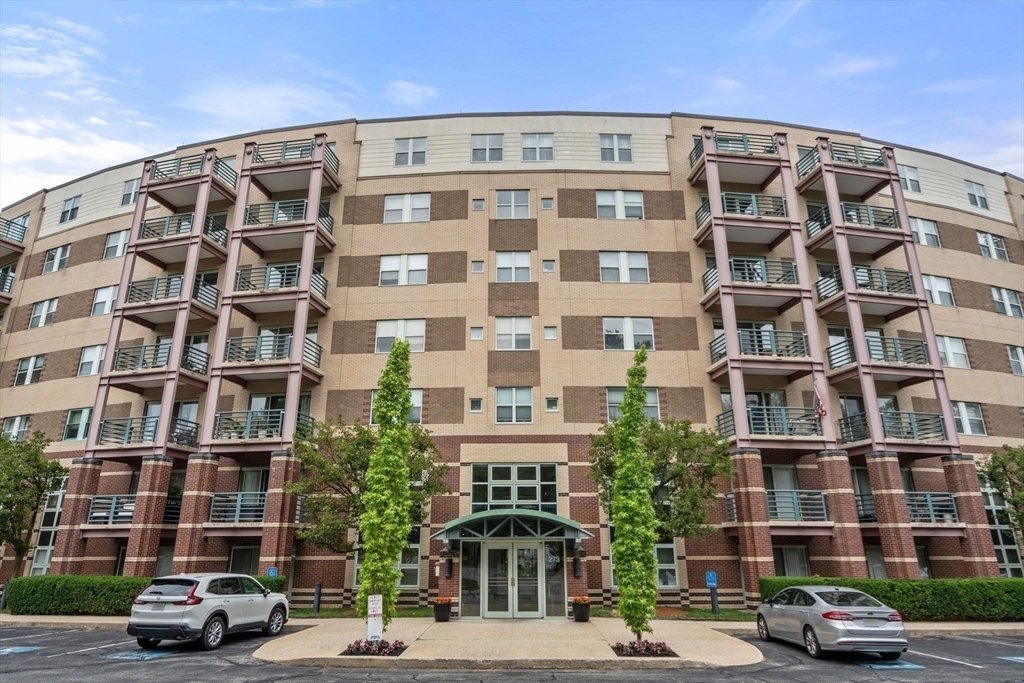 Condo in Woburn, Massachusetts, United States 1 - 18275454