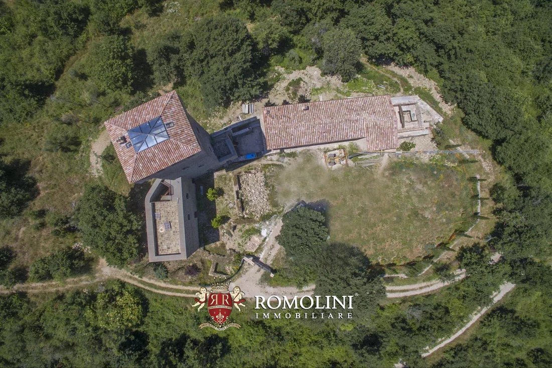 Castle in Passignano sul Trasimeno, Umbria, Italy 4 - 15663154