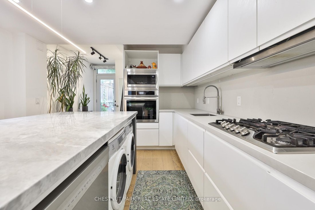 Villa in Toronto, Ontario, Canada 5 - 18099259