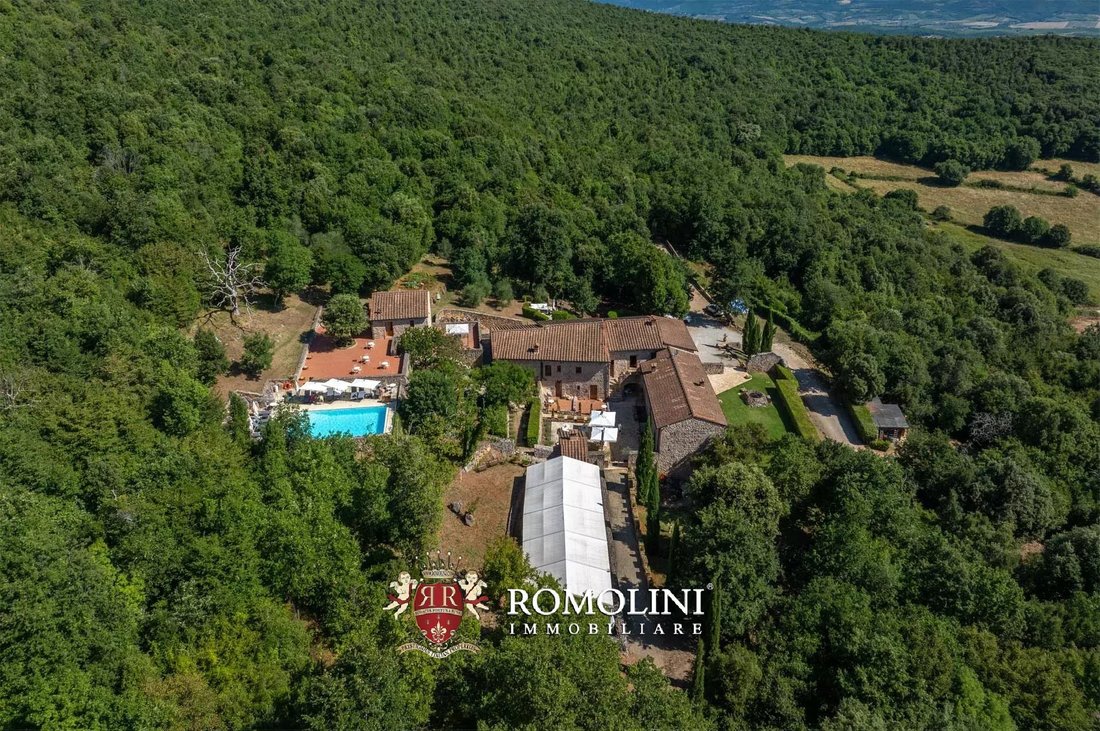 Villa in Historic Center, Siena, Tuscany 2 - 17694181