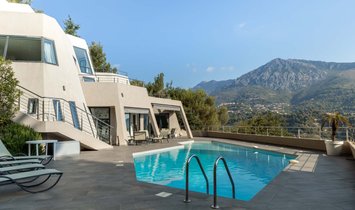 Villa in Menton, Provence-Alpes-Côte d'Azur, France 1