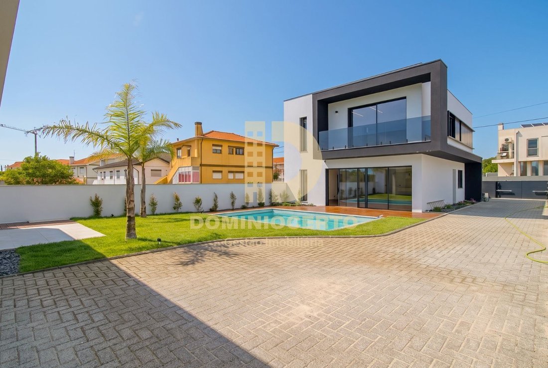 Townhouse in Gulpilhares e Valadares, Porto District, Portugal 3 - 18293652