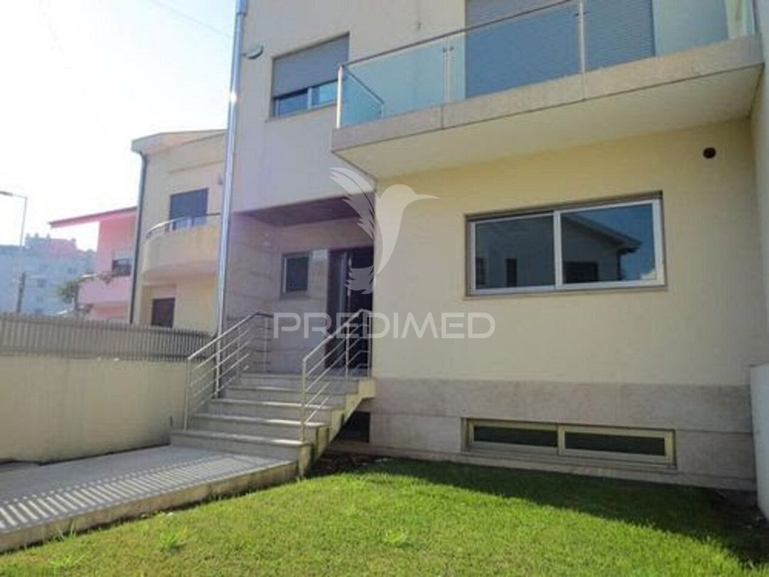 House in Mafamude e Vilar do Paraiso, Porto District, Portugal 1 - 18050098