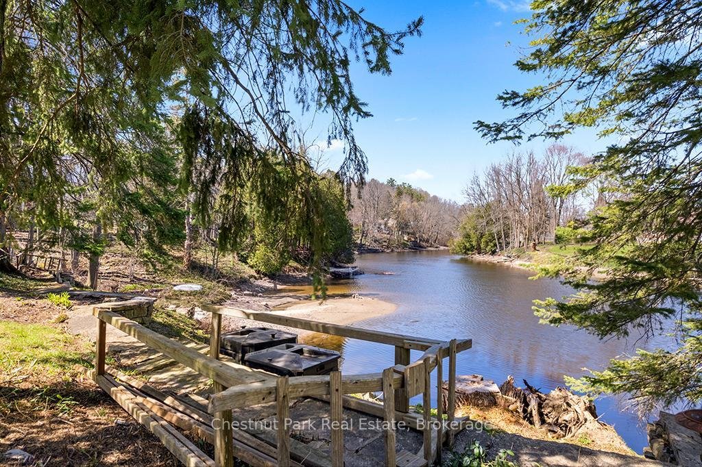 House in Owen Sound, Ontario, Canada 3 - 17817876