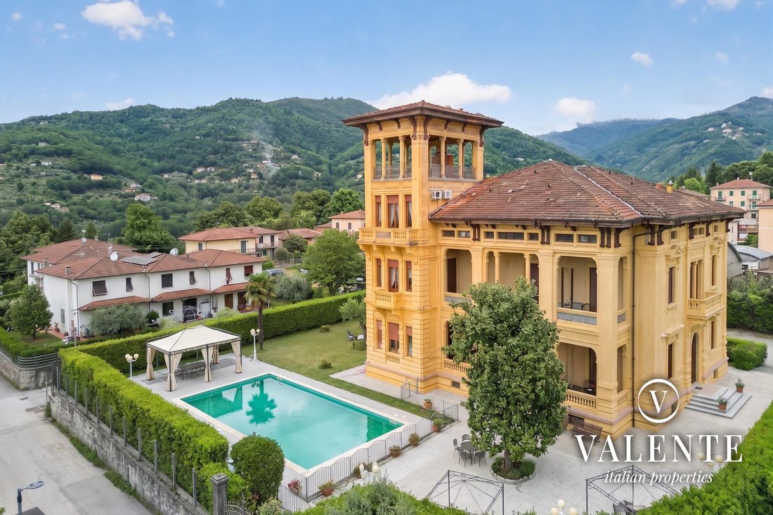 Villa in Barga, Tuscany, Italy 2 - 18280191