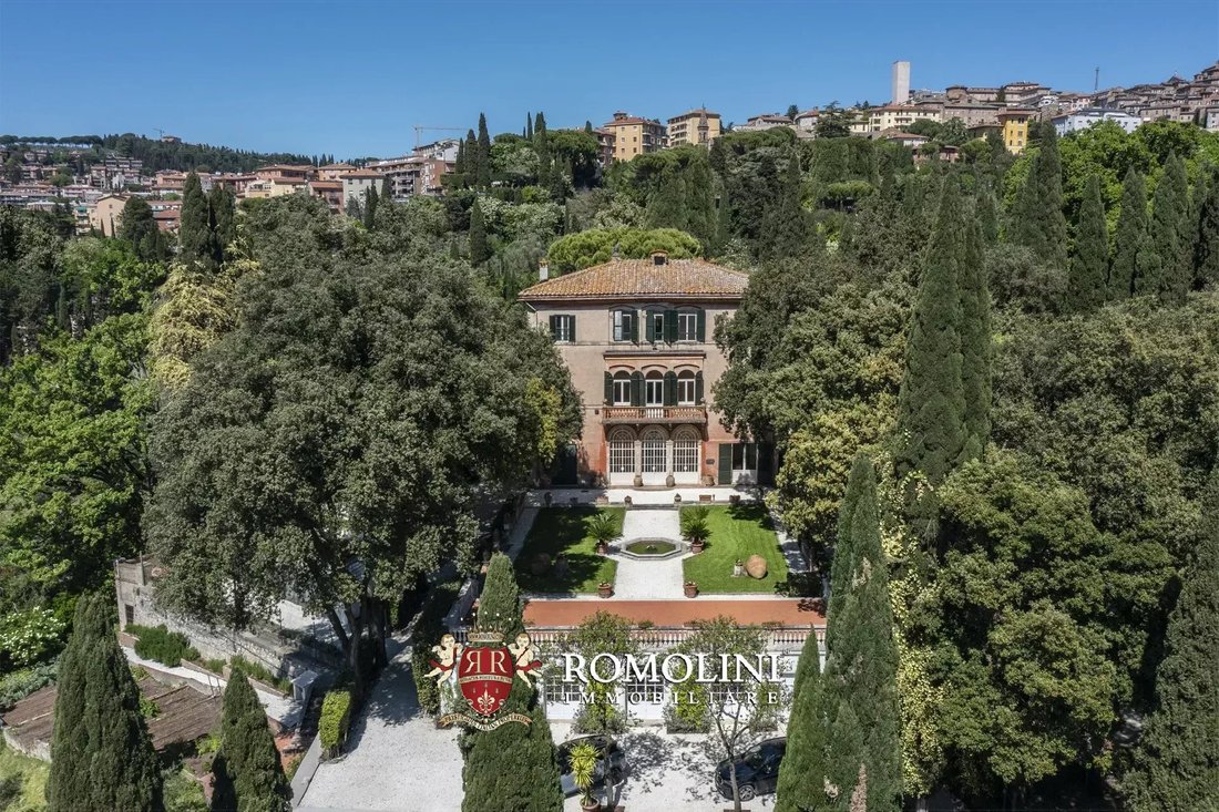 Villa in Historic Center, Perugia, Italy 2 - 17964326