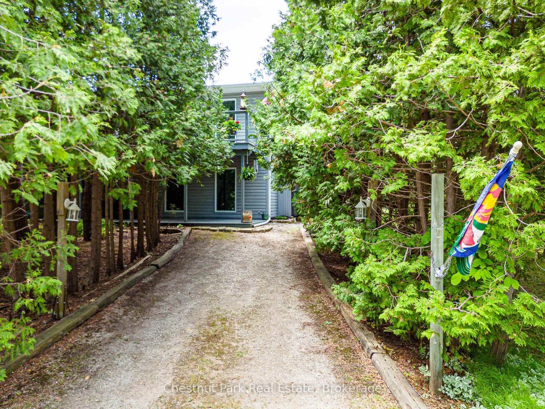 House in Clarksburg, Ontario, Canada 1 - 18143265