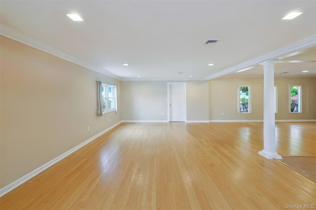 House in Levittown, New York, United States 3 - 18280170