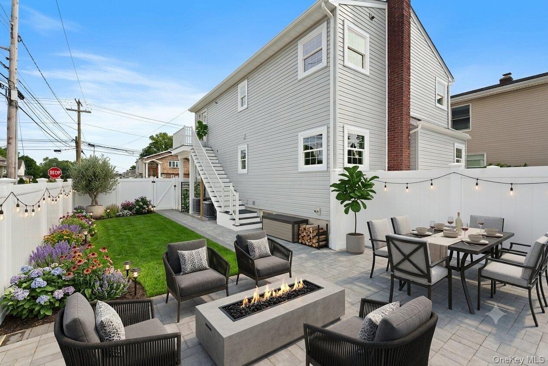 House in Seaford, New York, United States 5 - 18284324