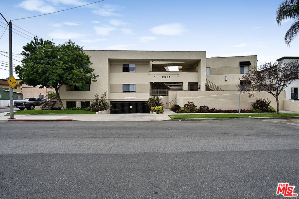 Burbank, California, United States 1 - 18284272