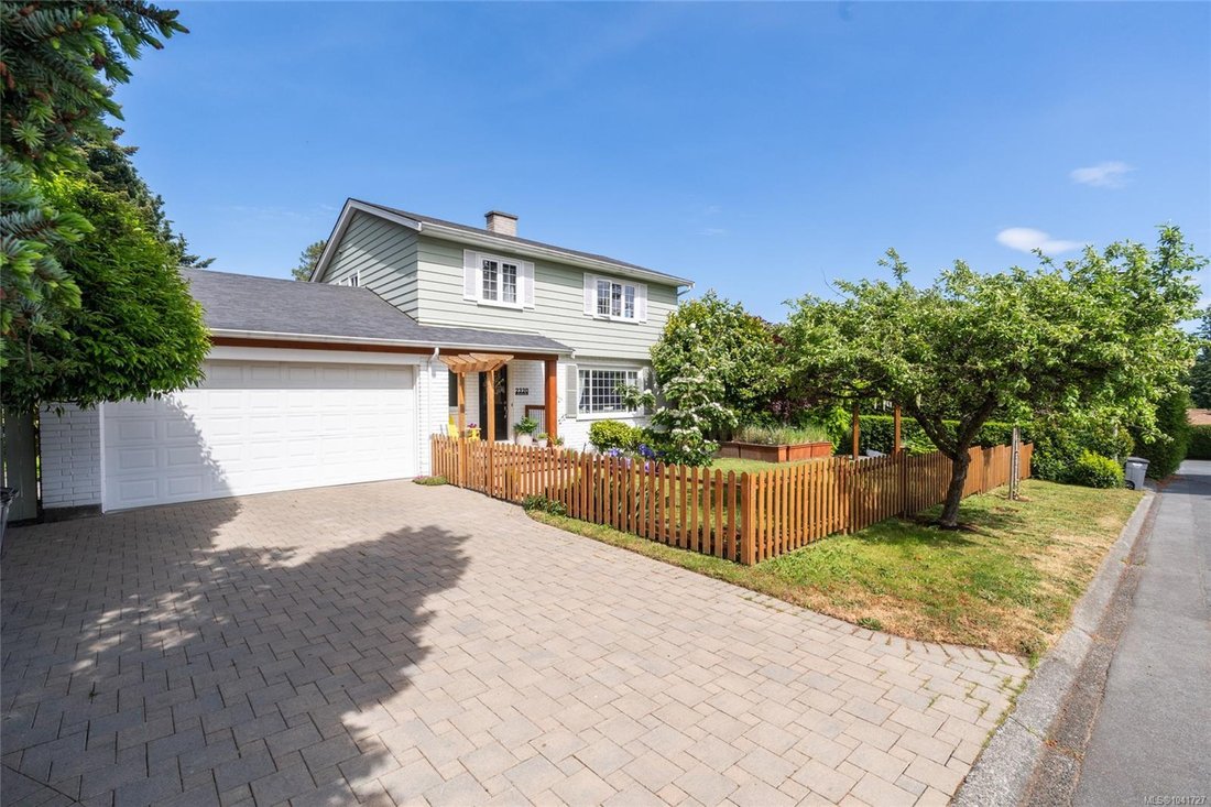 House in Saanich, British Columbia, Canada 3 - 18293994
