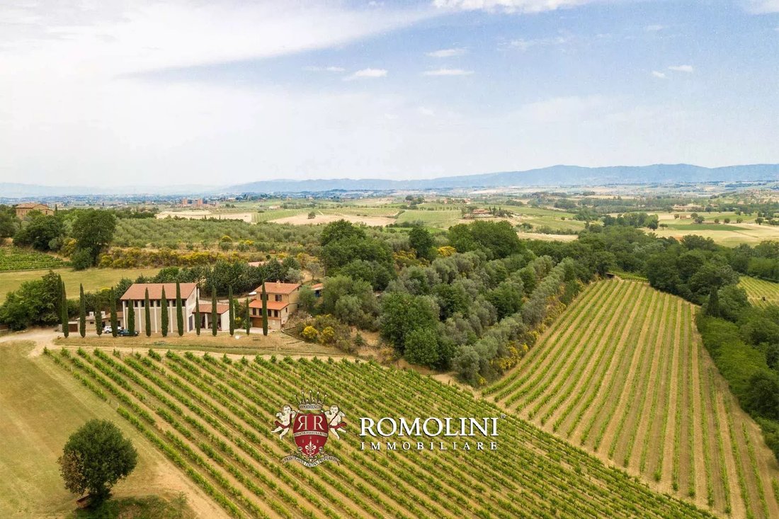 Farm Ranch in Montepulciano, Tuscany, Italy 5 - 15663266