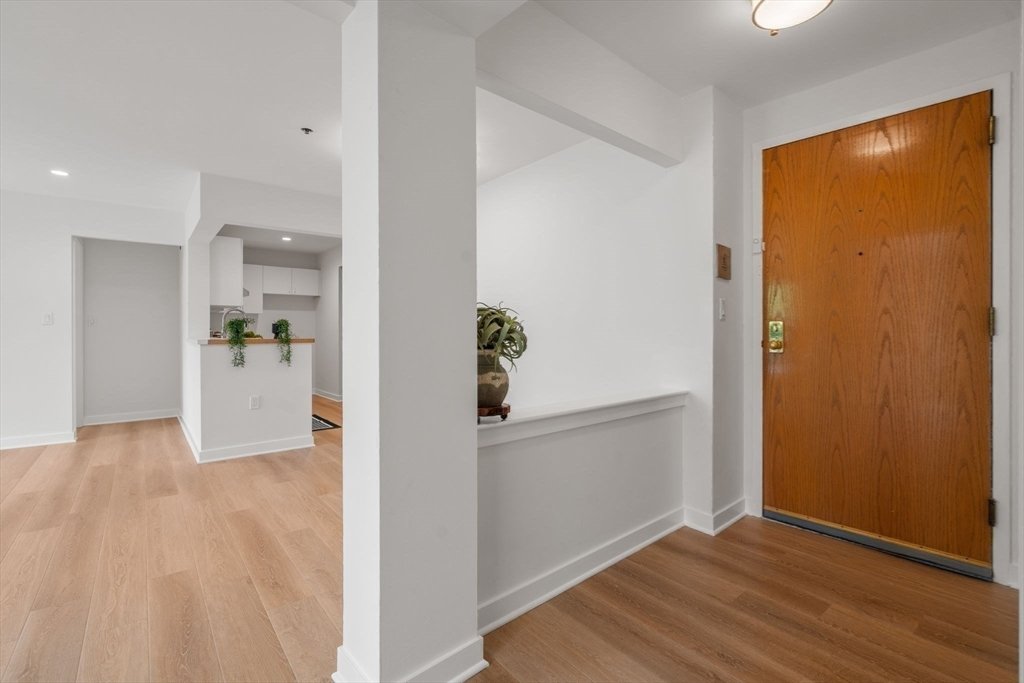 Condo in Woburn, Massachusetts, United States 4 - 18275454