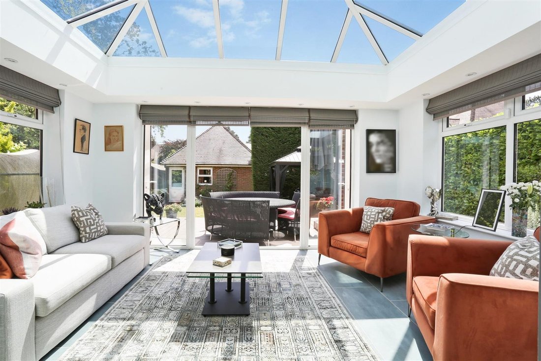 House in Walton on the Hill, Reigate and Banstead, England 3 - 18294689