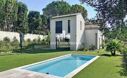 Villa in Les Cougoulins-Rastines, Antibes, France 1