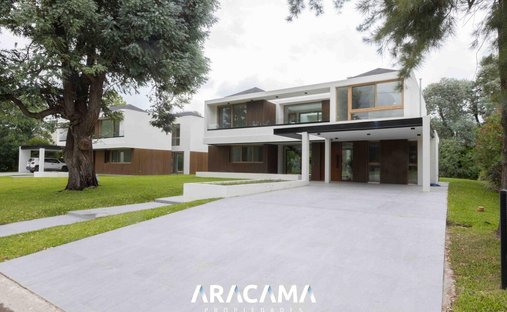 House in Esteban Echeverría, Buenos Aires Province, Argentina 1