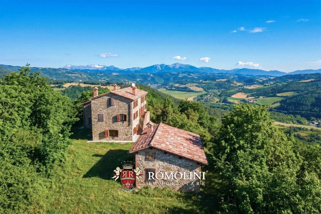 House in Gubbio, Umbria, Italy 1 - 15664485