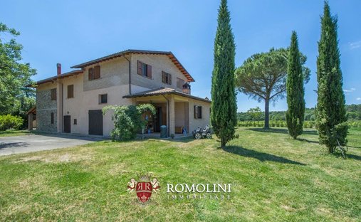 Farm Ranch in Castiglione del Lago, Umbria, Italy 1