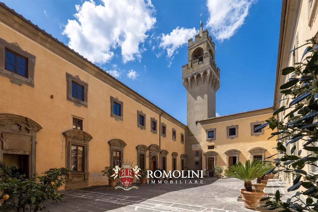Castle in Center, Montespertoli, Tuscany 2 - 15665827