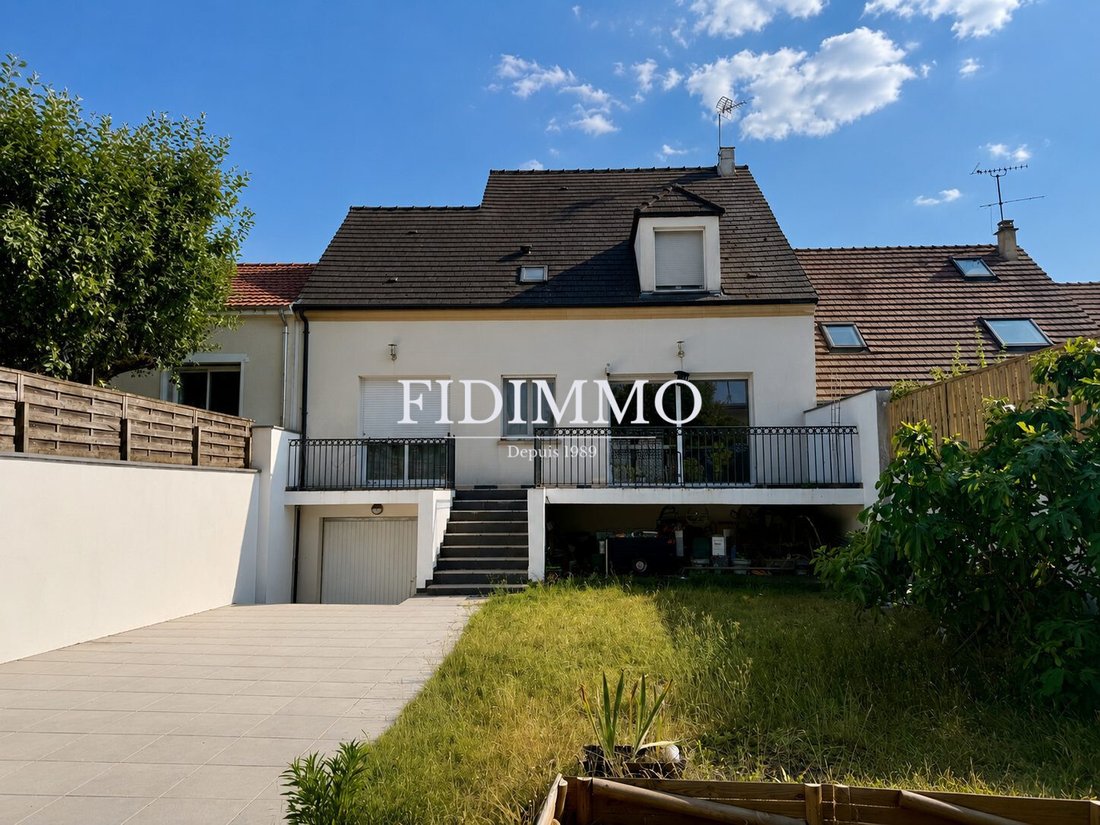 House in Sucy-en-Brie, Ile-de-France, France 1 - 18276540