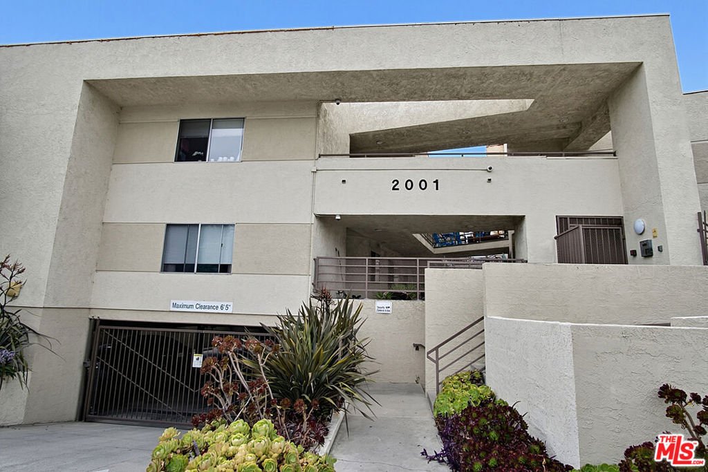 Burbank, California, United States 3 - 18284272