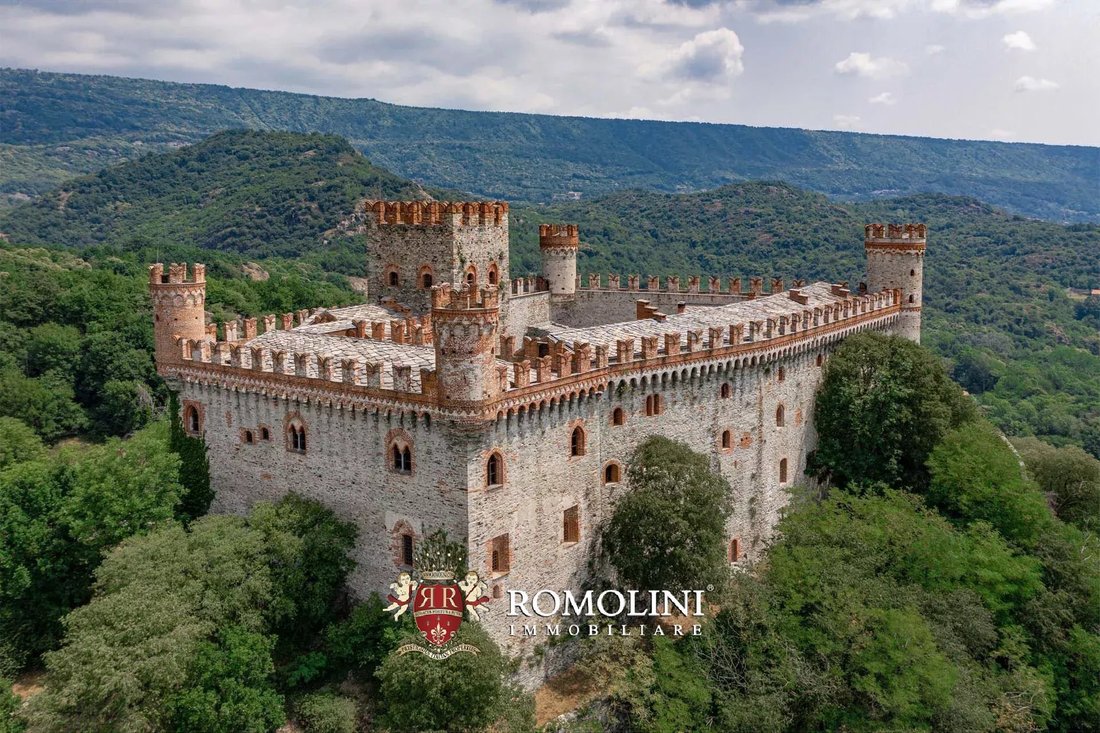 Castle in Montalto Dora, Piedmont, Italy 3 - 15666240