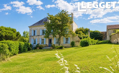 House in Saint-Thomas-de-Conac, Nouvelle-Aquitaine, France 1