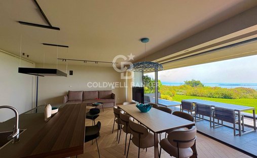 House in Hill Zone, Padenghe sul Garda, Lombardy 1