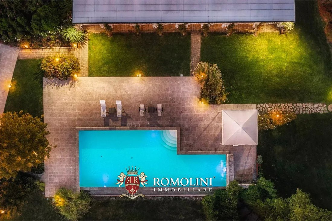 Todi, Umbria, Italy 4 - 18251508