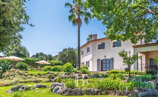 Villa in Bois Fleuri-Chevre d'Or-Saint Philippe, Biot, France 1