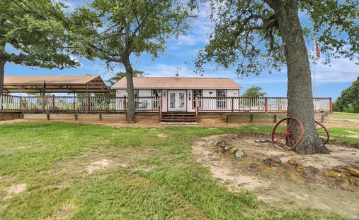 House in Milano, Texas, United States 1