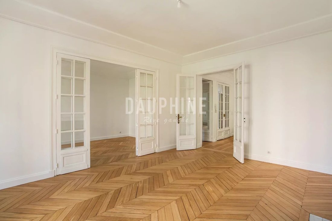 Apartment in Perouses, Paris, Ile-de-France 4 - 18282756