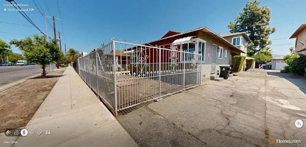 Los Angeles, California, United States 2 - 18286485