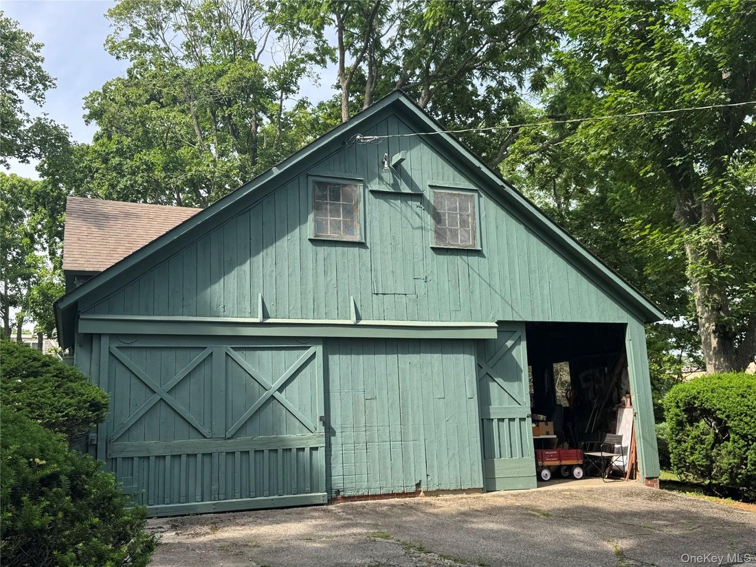House in Center Moriches, New York, United States 3 - 18280188