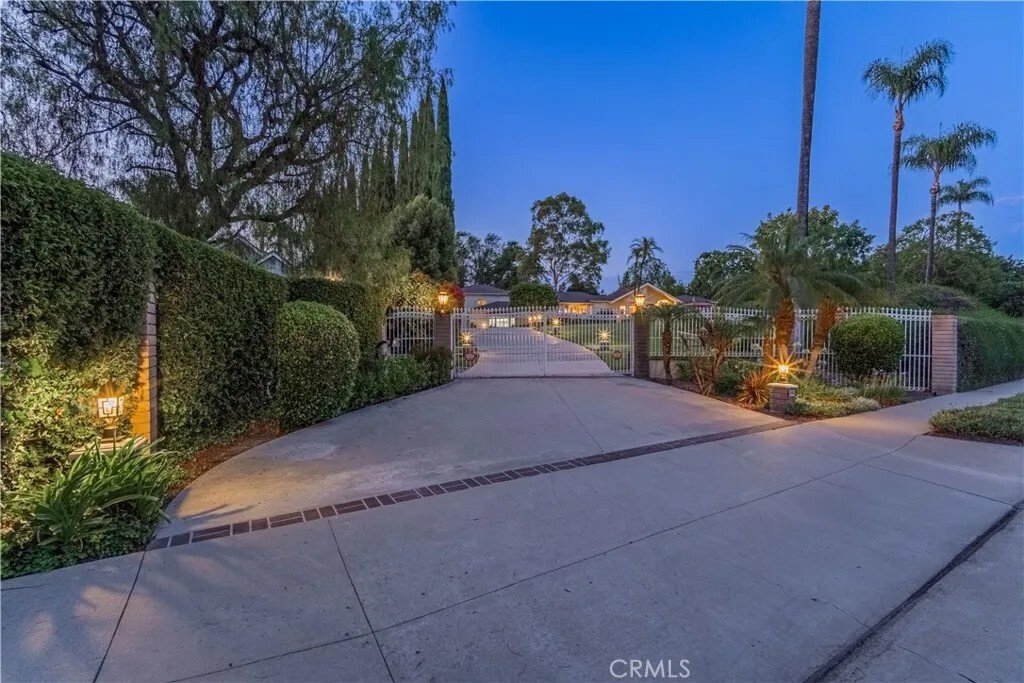 House in Covina, California, United States 3 - 18280813