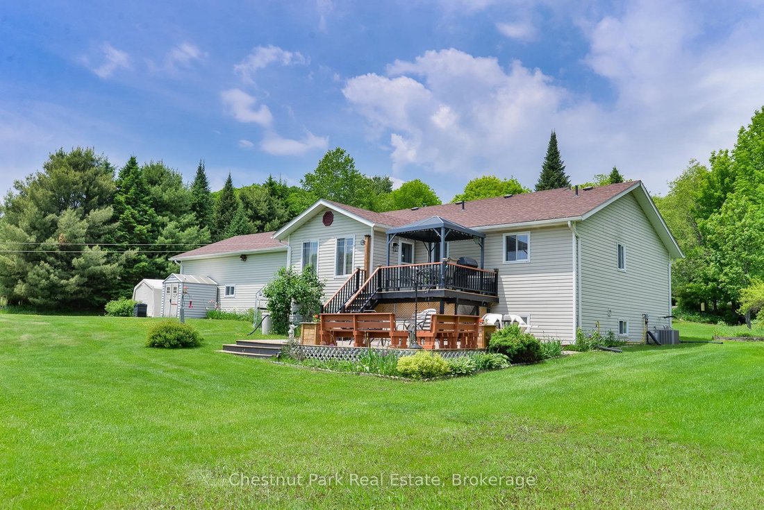 House in Huntsville, Ontario, Canada 3 - 18156774
