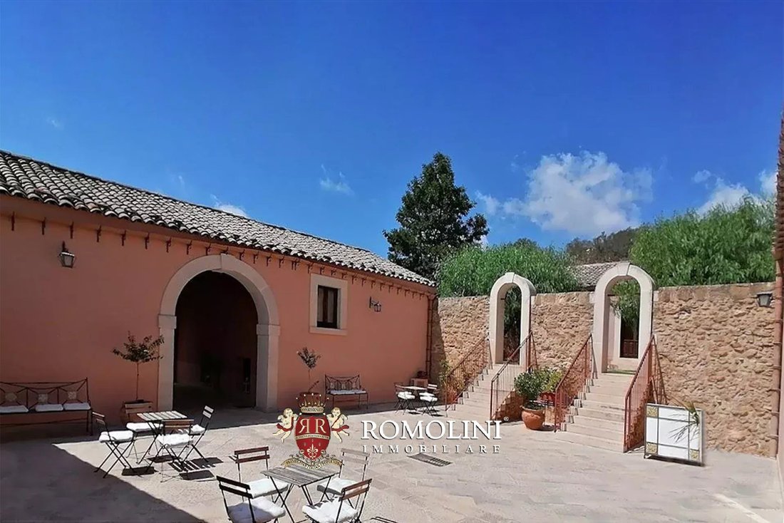 Estate in Caltagirone, Sicily, Italy 4 - 16991144