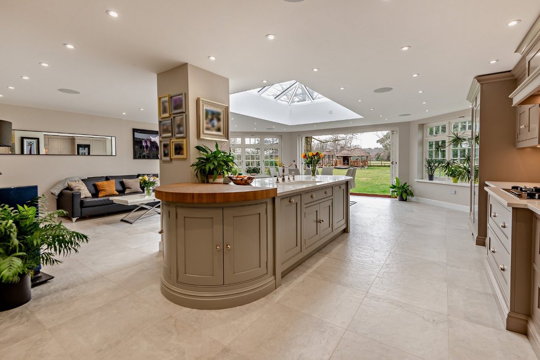 House in Chobham, England 2 - 18280524
