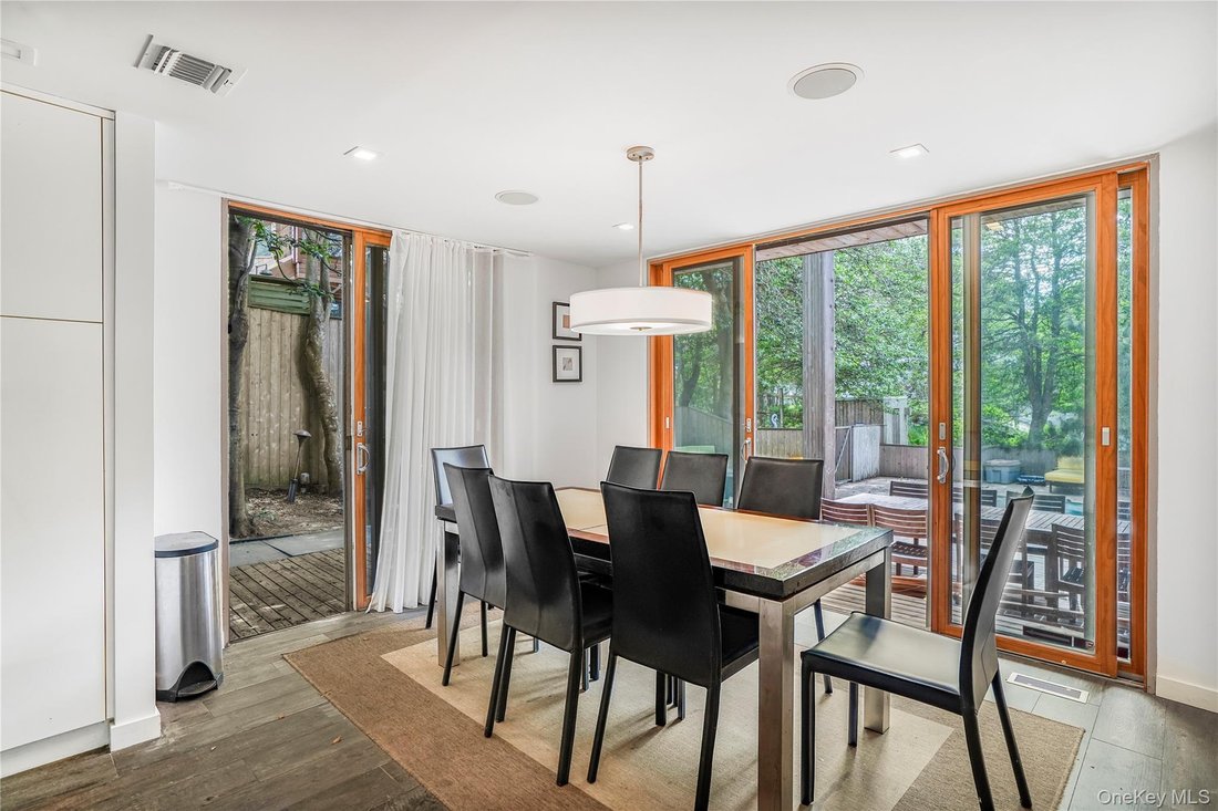 House in Yaphank, New York, United States 5 - 17921434