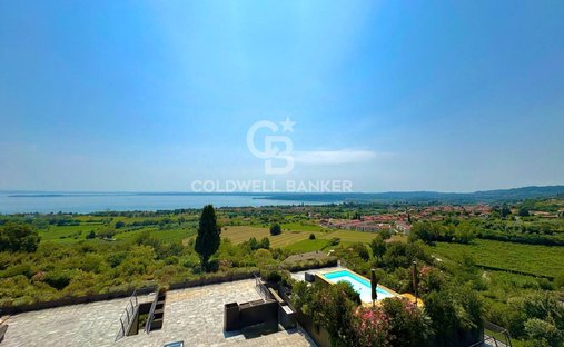 House in Hill Zone, Padenghe sul Garda, Lombardy 1