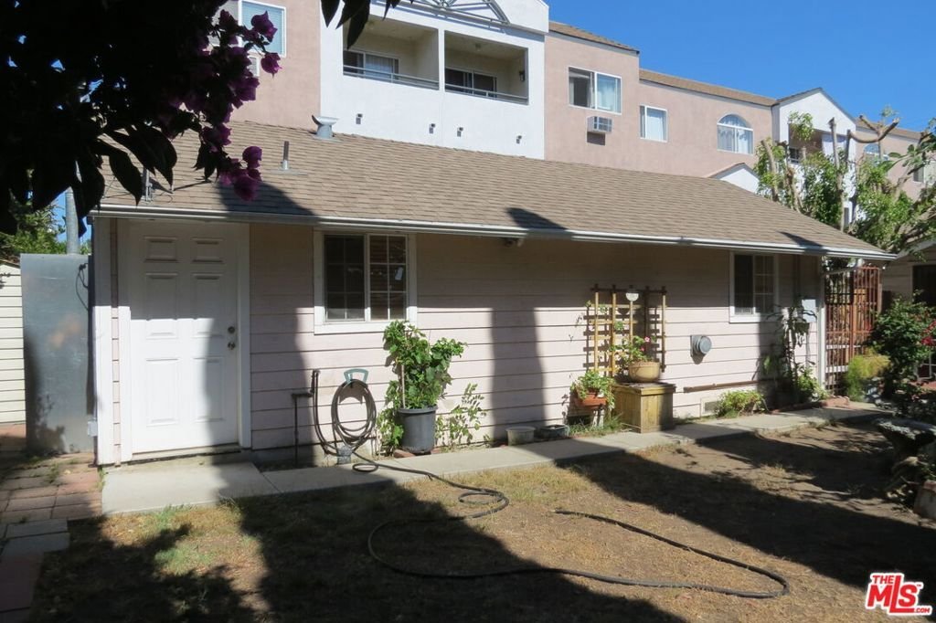 Los Angeles, California, United States 2 - 18284293