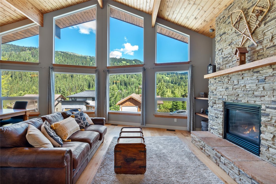 House in Sun Peaks, British Columbia, Canada 2 - 18289218
